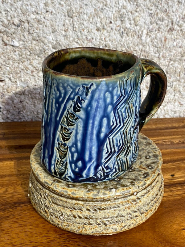 Porcelain mug with relief designs